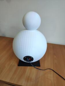 Kolumna wydrukowana na drukarce 3D widok z tyłu
