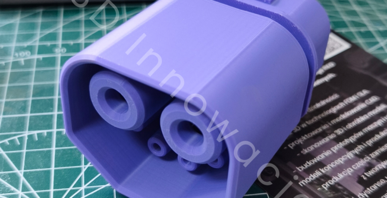 prototyp wtyczki ładowarki do pojazdu elektrycznego